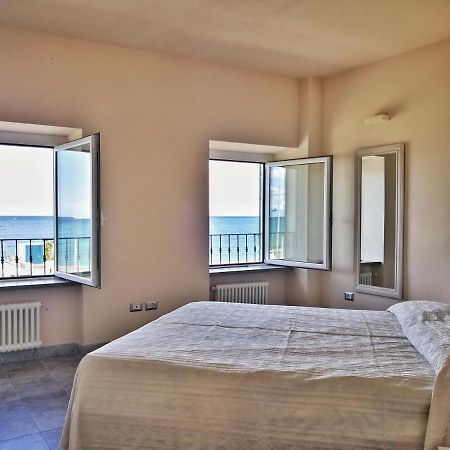 Appartamento Deluxe Con Terrazza Sul Mare Савона Экстерьер фото