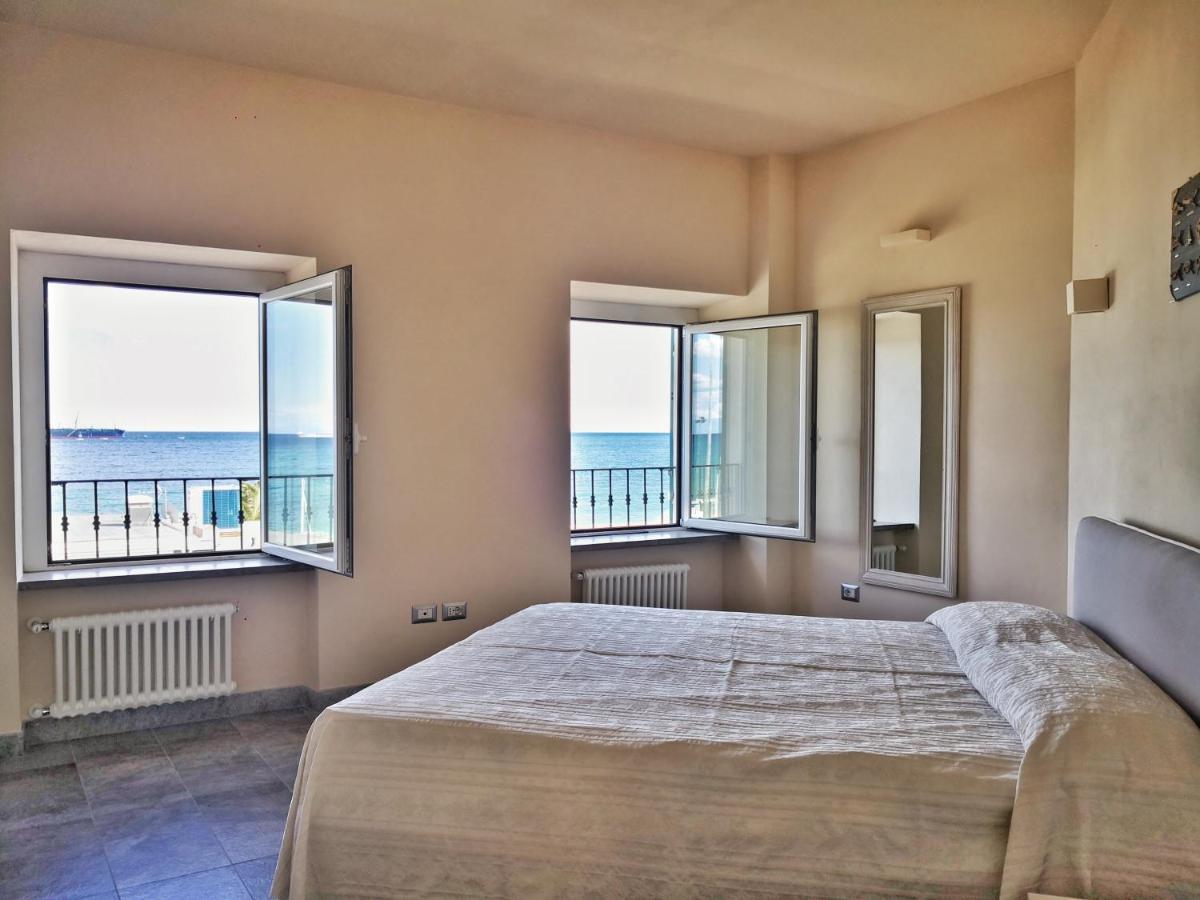 Appartamento Deluxe Con Terrazza Sul Mare Савона Экстерьер фото